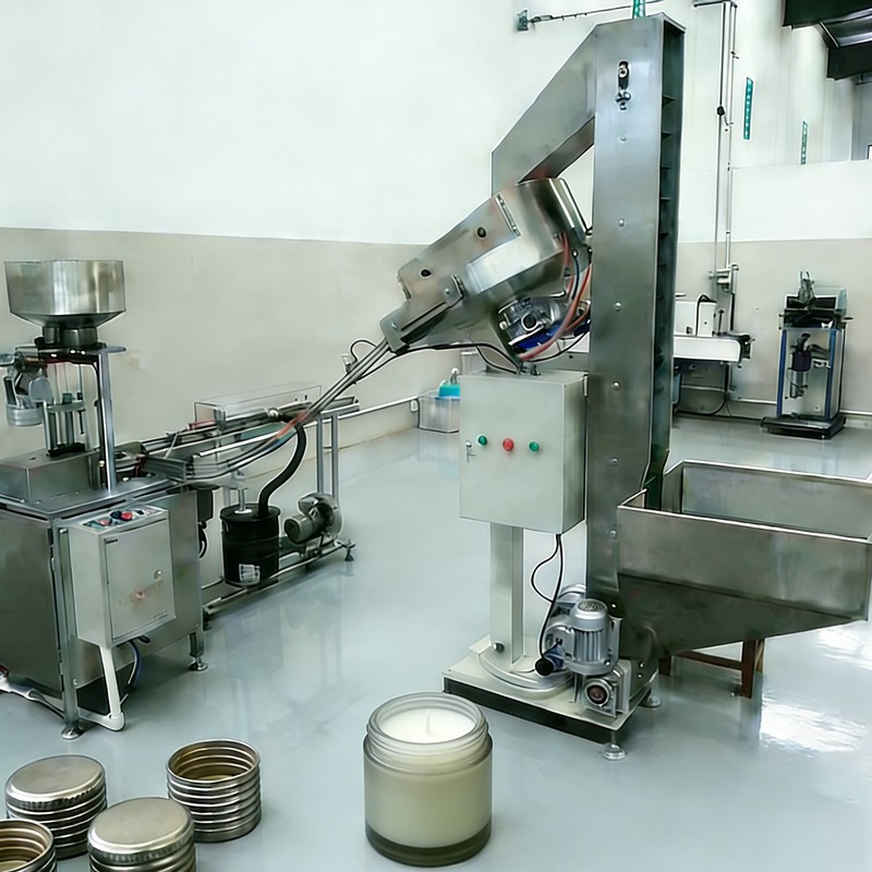 Proizvodna linija z navojnimi pokrovčki za aromaterapijo