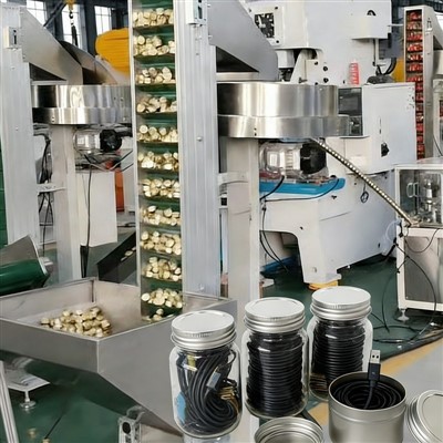 Linija za proizvodnjo magnetnih podatkovnih kablov z navojnimi kapicami