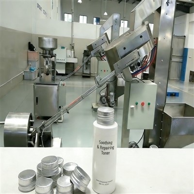 Proizvodna linija z navojnimi pokrovčki za pomirjanje in popravilo tonerjev